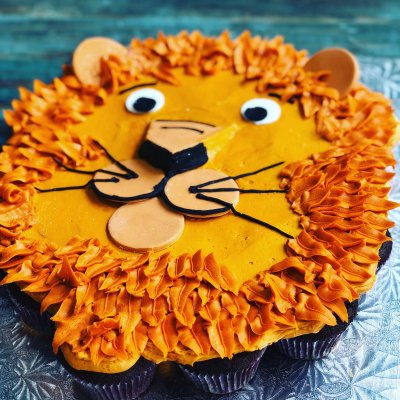 lion cupcake cake(24 cupcakes) $160